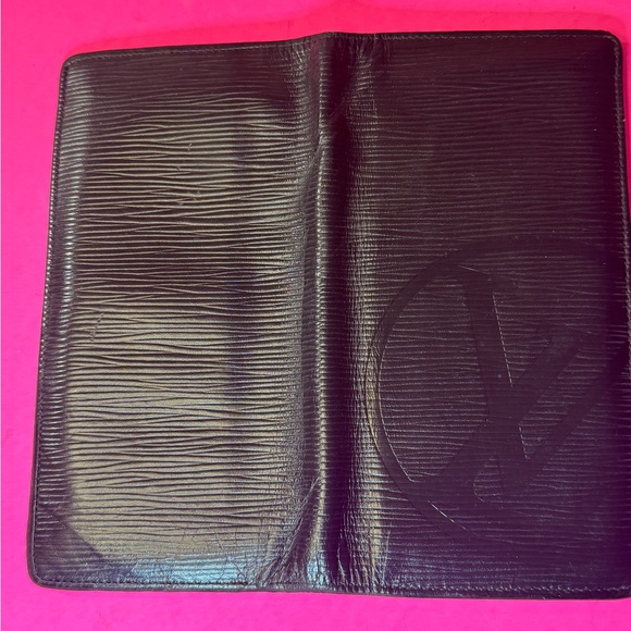 Louis Vuitton Navy Textured Wallet - Picture 2 of 8